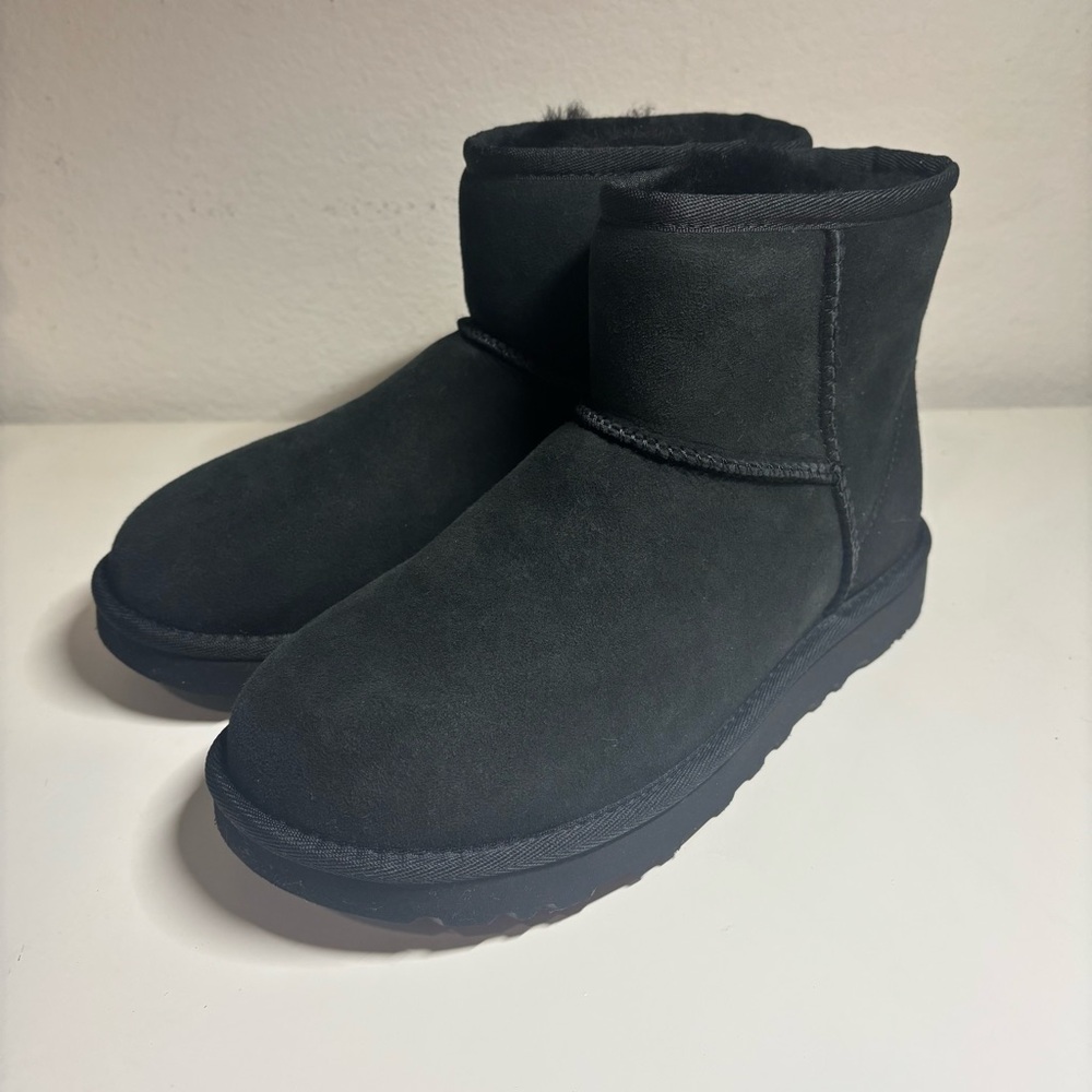 NEW UGG Classic Mini II Boot Black Womens Size 6